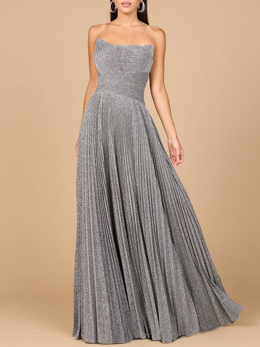 Vestido sin tirantes de pliegues fluidos