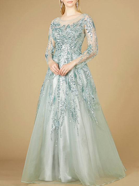 Vestido de encaje con cuello alto y mangas transparentes