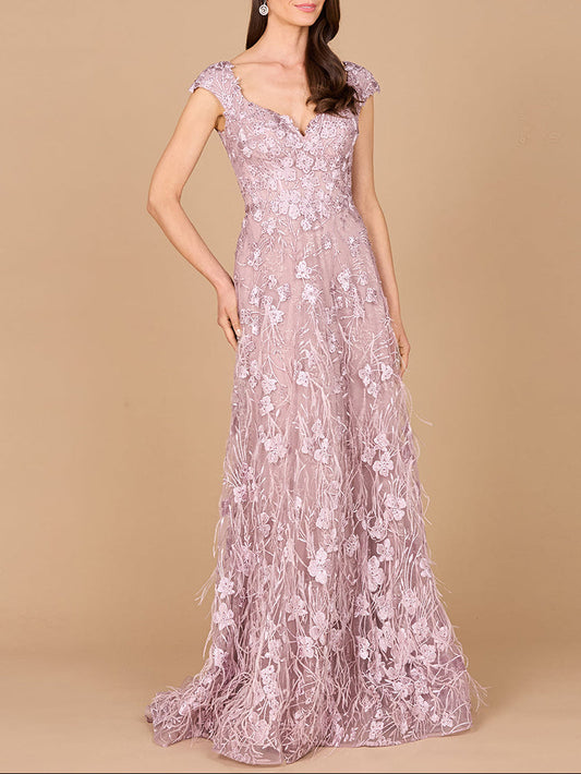 Vestido de línea A con mangas casquillo y plumas