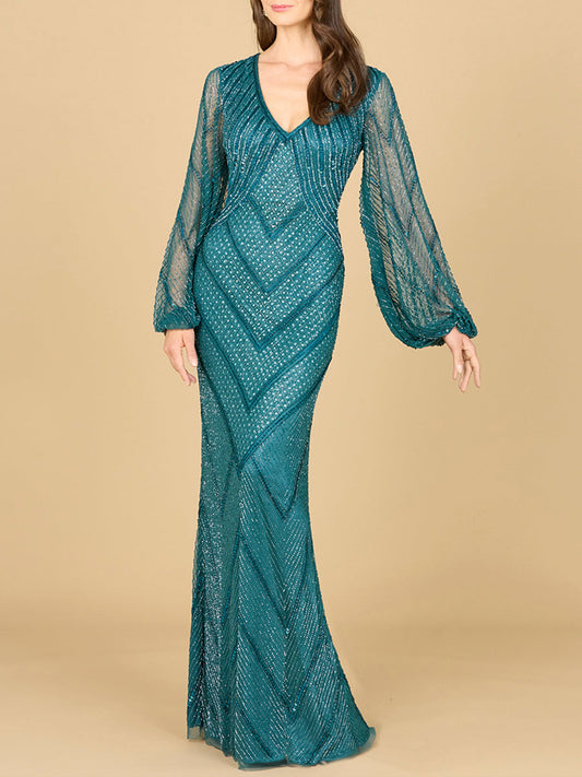 Vestido de manga larga con pedrería y mangas transparentes