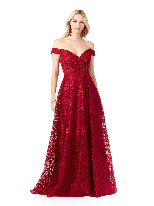 Vestido de gala con hombros descubiertos