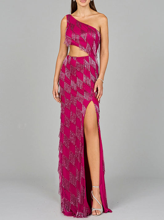 Vestido de un hombro con flecos