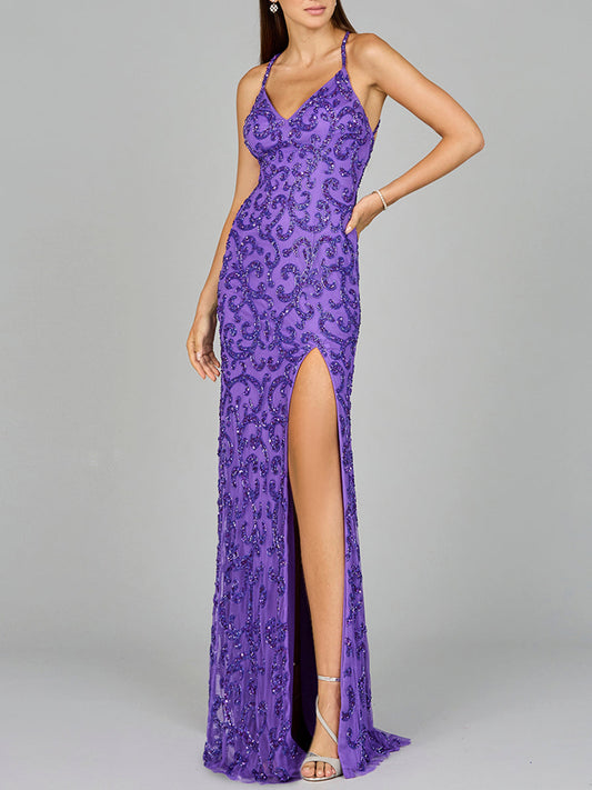 Vestido seductor con cuentas y abertura